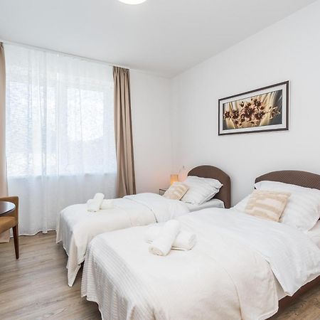 Appartamento Perla Hradce Hradec Králové Esterno foto