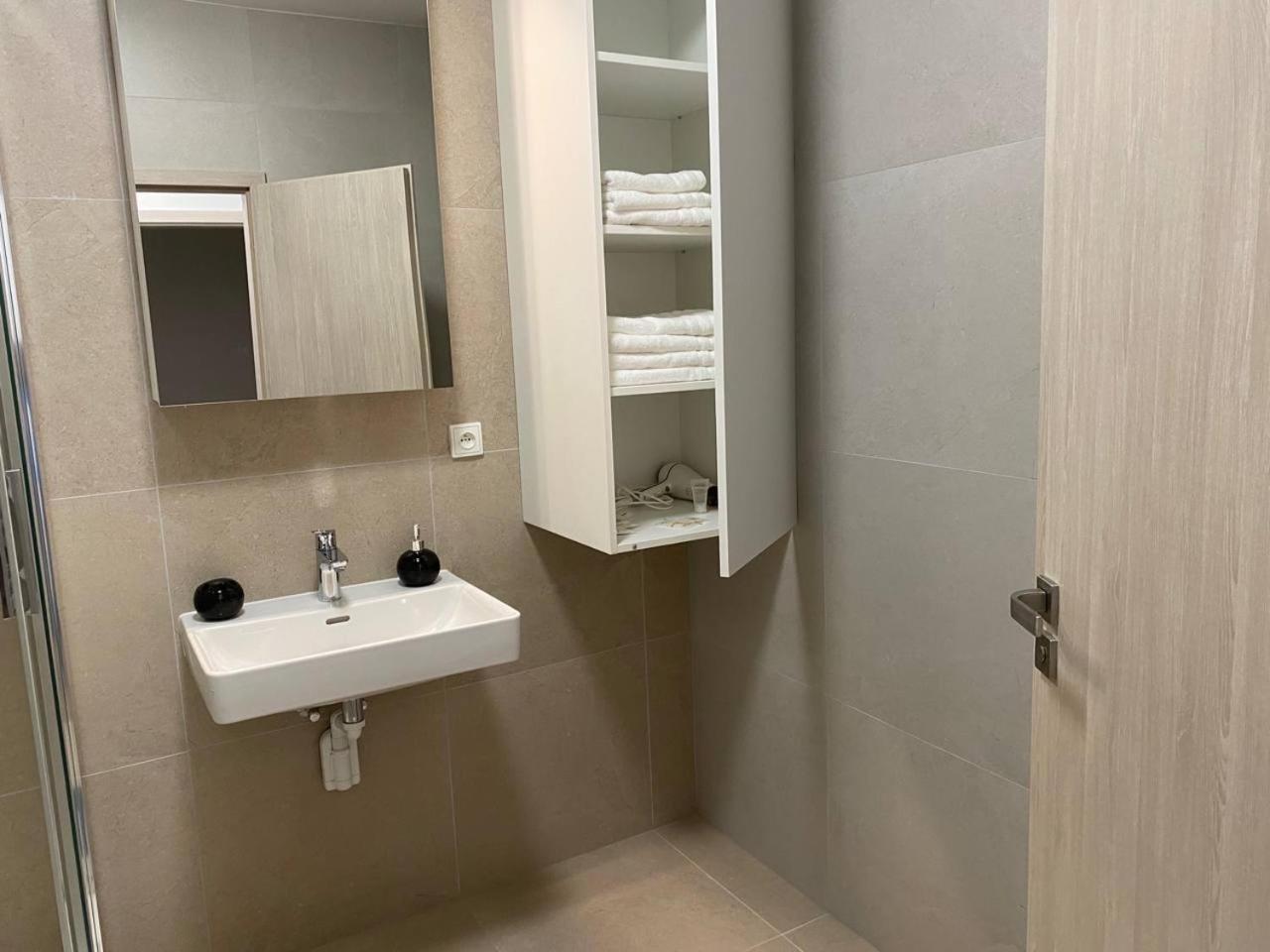 Appartamento Perla Hradce Hradec Králové Esterno foto