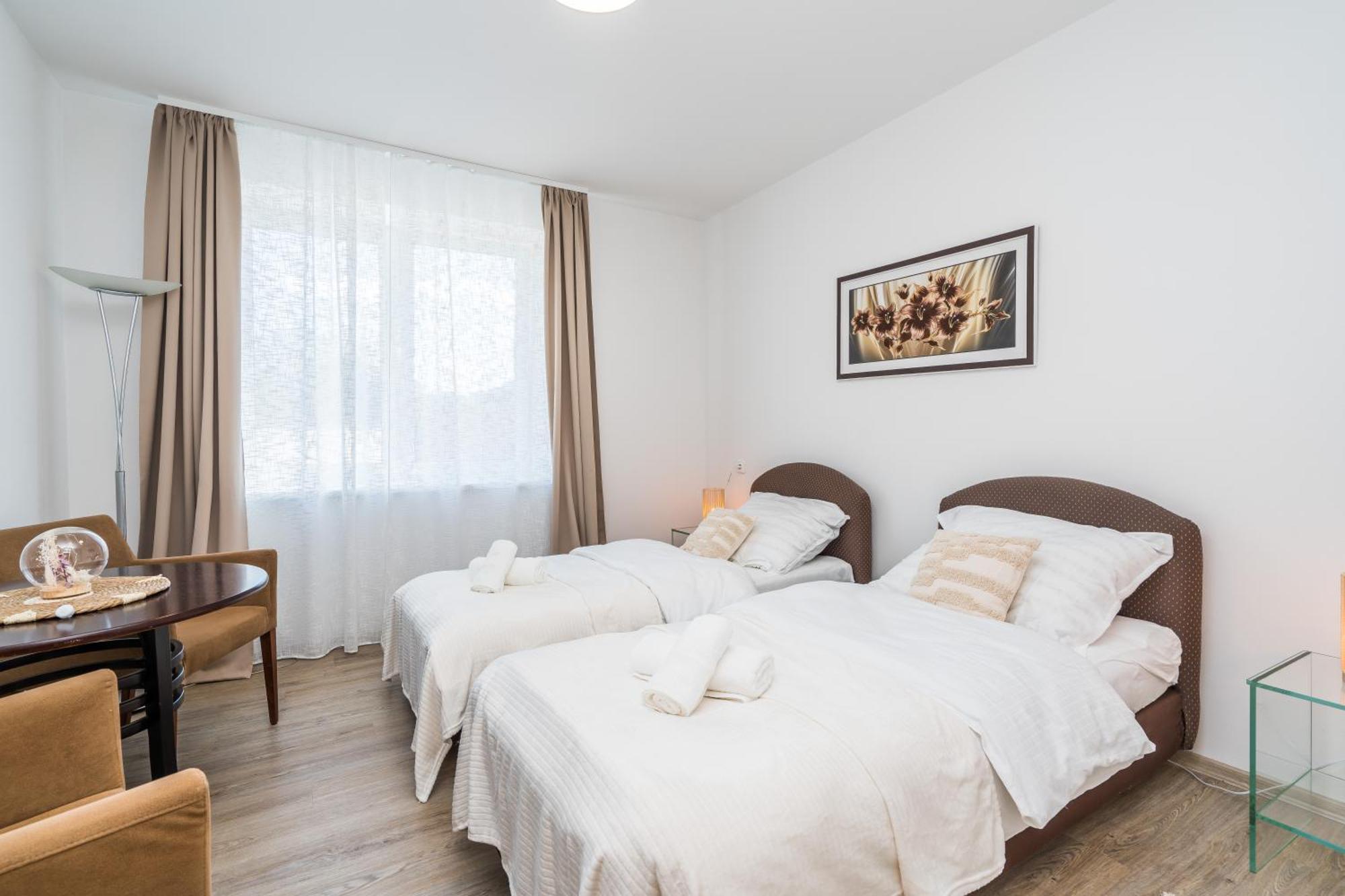 Appartamento Perla Hradce Hradec Králové Esterno foto